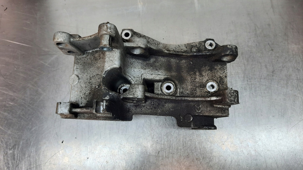 фото №1, Кронштейн генератора 9643834880 citroen c5 2.0 hdi