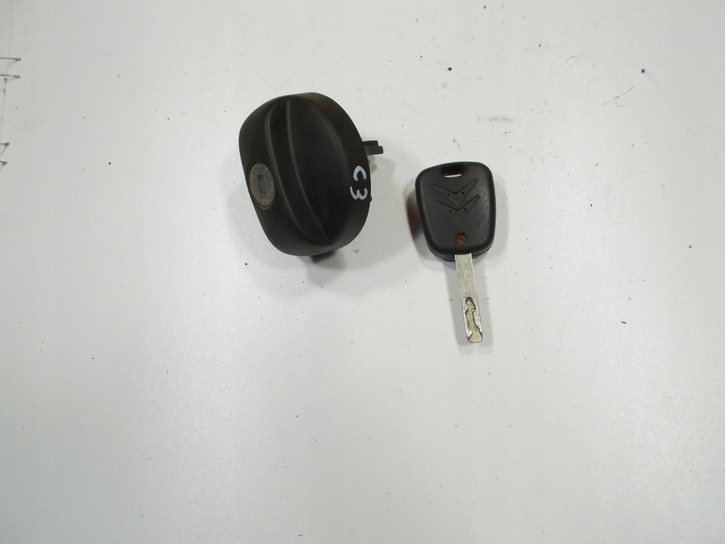 фото №1, Крышка заливной топлива ключ oryg. scudo jumpy expert 08- 307 c2 c3