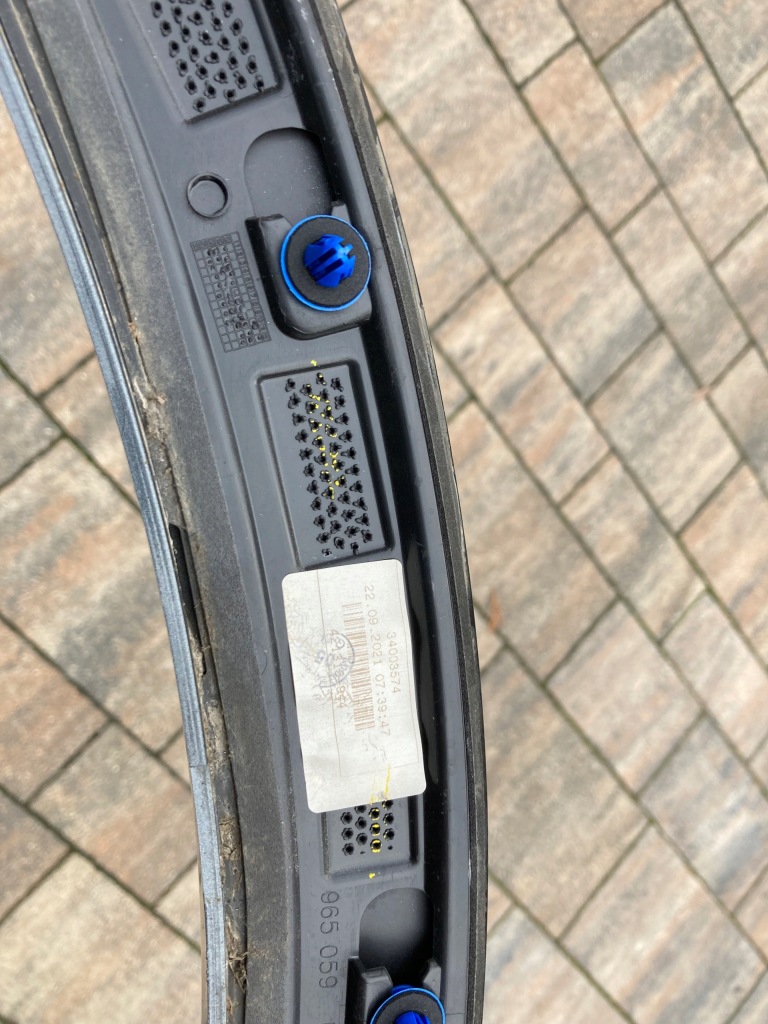 Крыло  молдинг правый  задняя audi q3 83a 83a853818 Цена