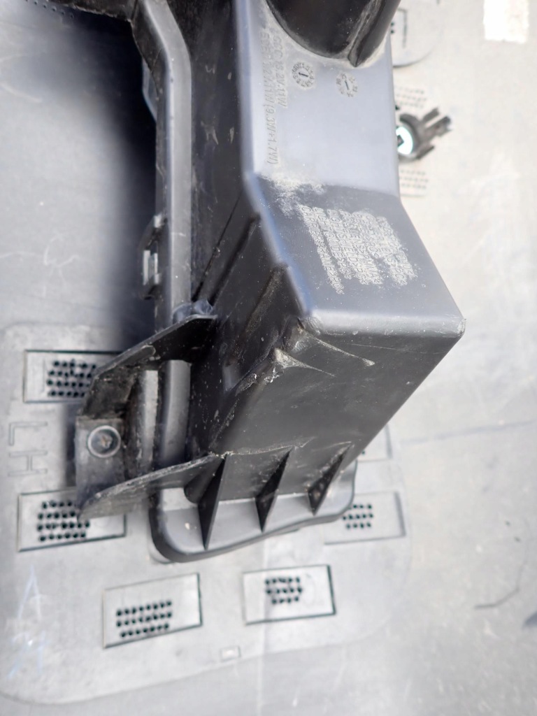 Tesla model y 20- бампер перед передний pdc с Разборки