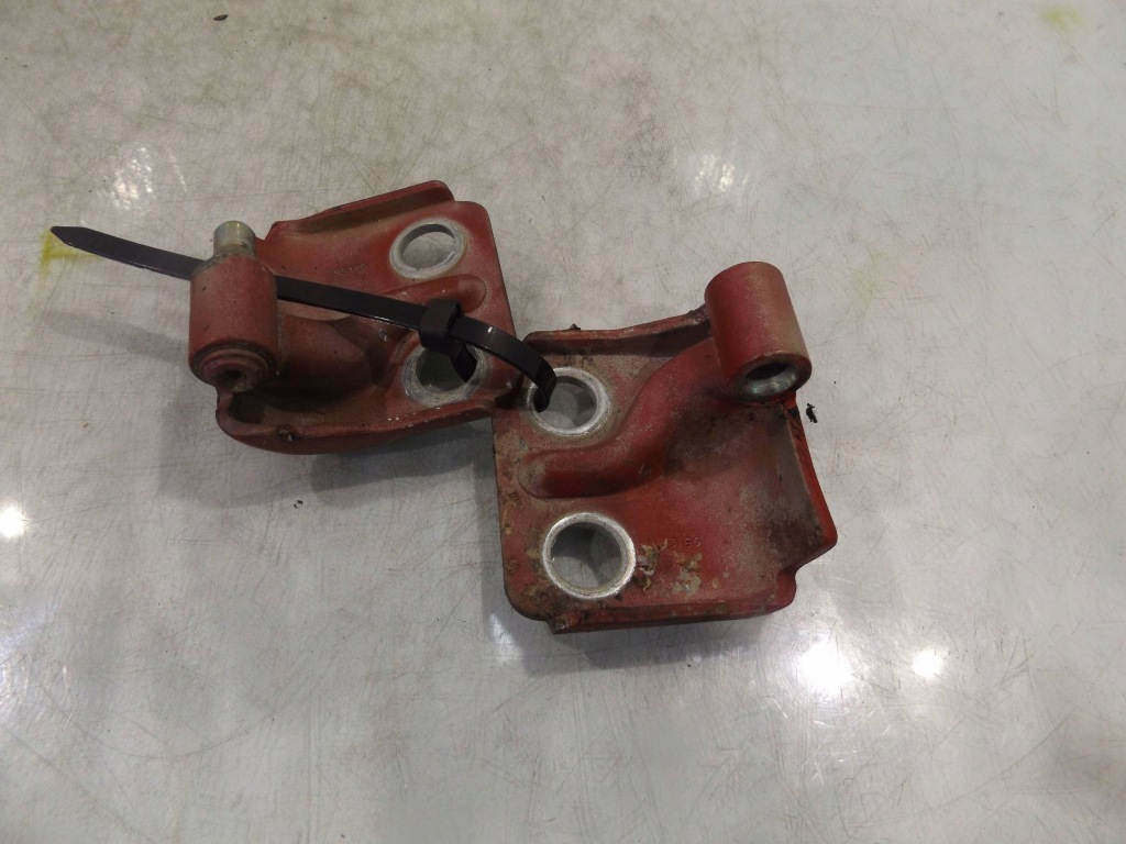 Купити Alfa 147 петля двері правий перед