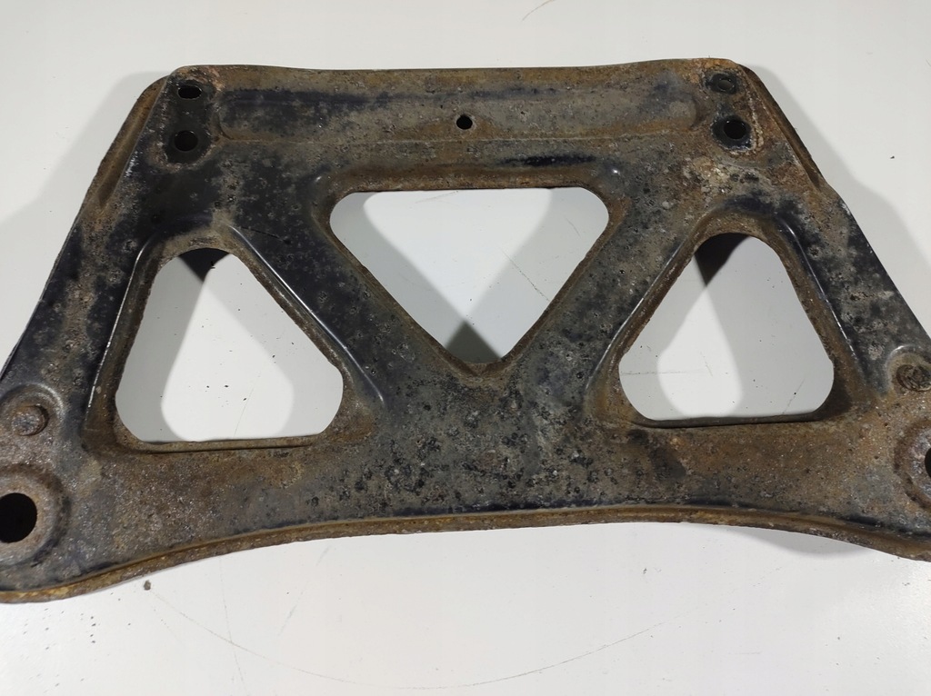 фото №14, Lexus is300h 13r кронштейн подрамник подрамник