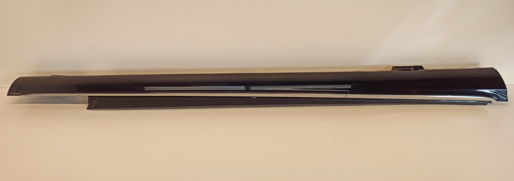 фото №1, Mercedes w205 a2056900840 молдинг порог правая