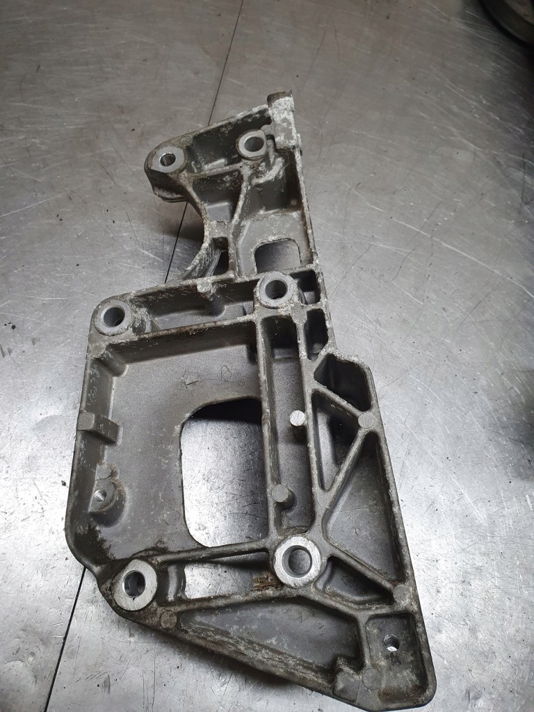 фото №5, Кронштейн кронштейн основа генератора 06f903143f vw