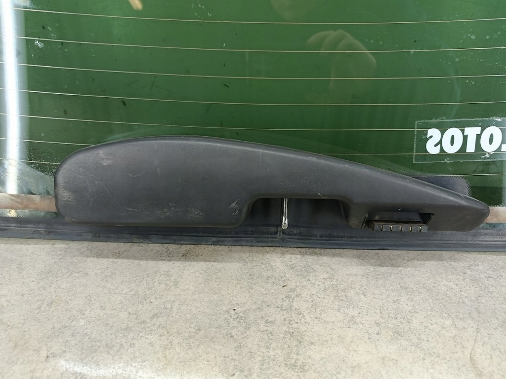 Стекло крышки багажника kia sportage 2 с Разборки