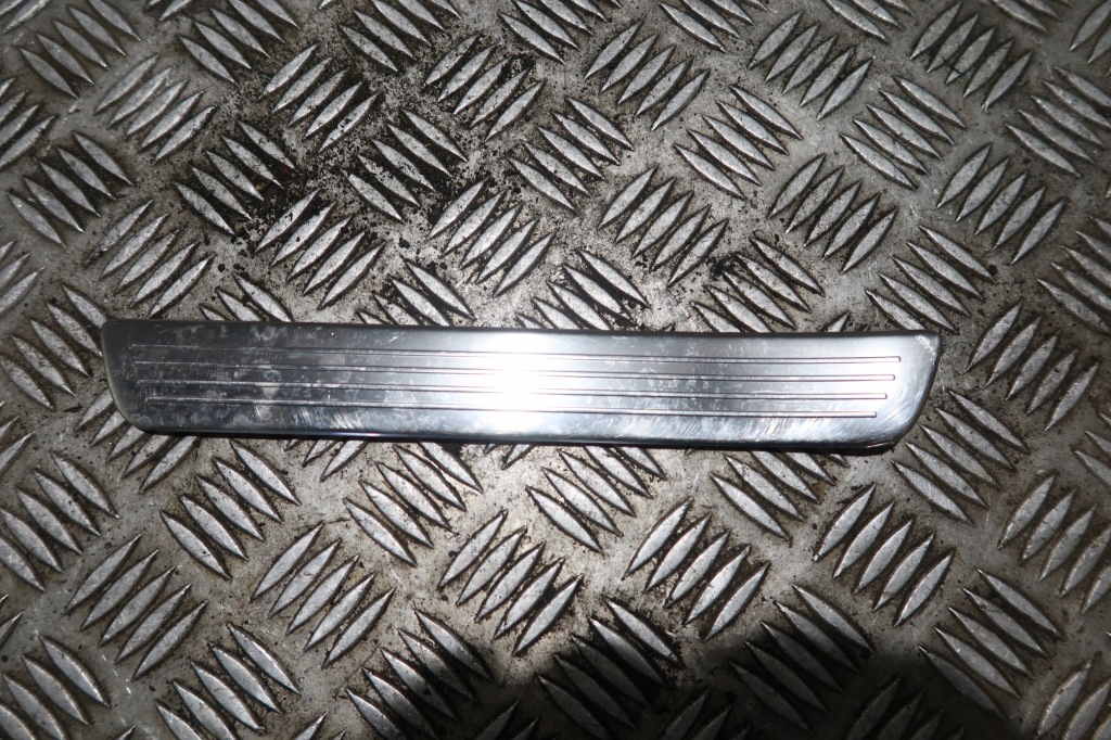 Купити Mercedes w166 ml накладка порога  лівий задній a1666860036