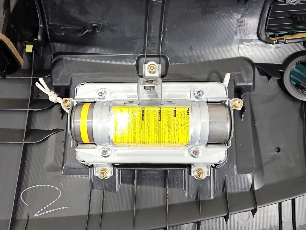 фото №9, Приборная панель приборная консоль приборная панель toyota corolla e12 eu 01-09