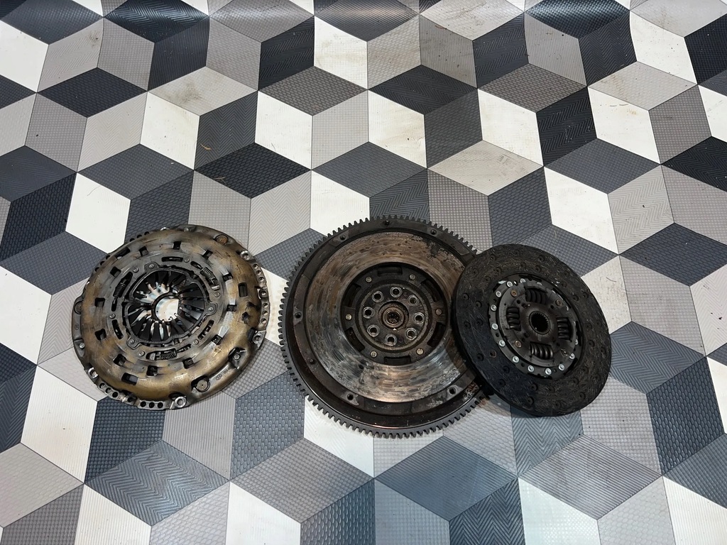 фото №1, Land rover discovery iii 2.7 tdv6 колесо двомасовий зчеплення притиск