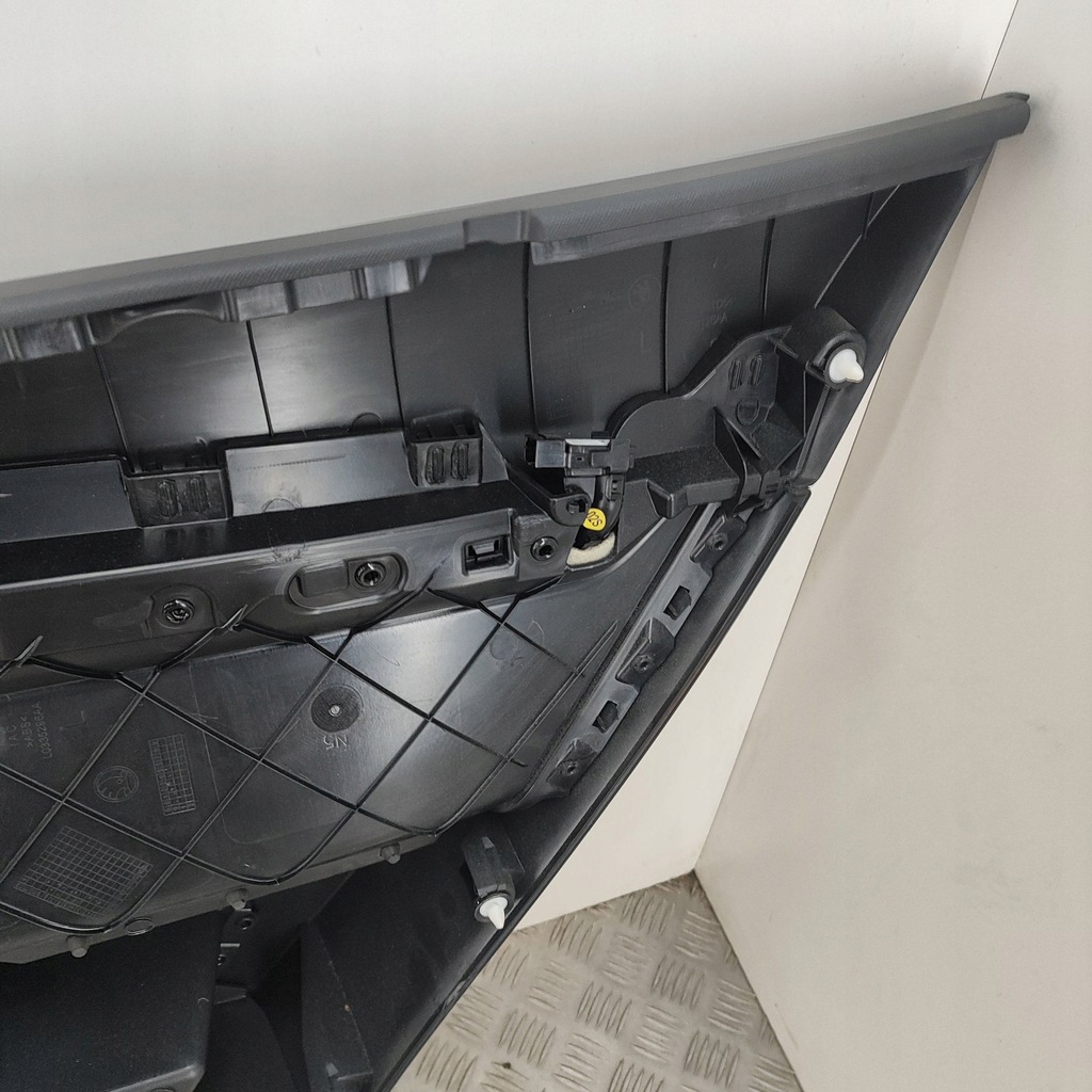 фото №6, Skoda enyaq iv 2021 левая сторона обшивки / обшивка дверь задних