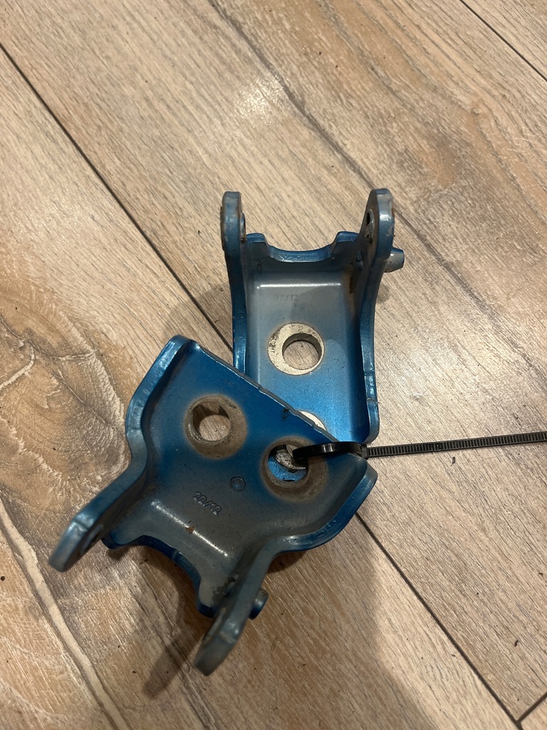 фото №1, Петлі двері лівий перед citroen ds3 10-19