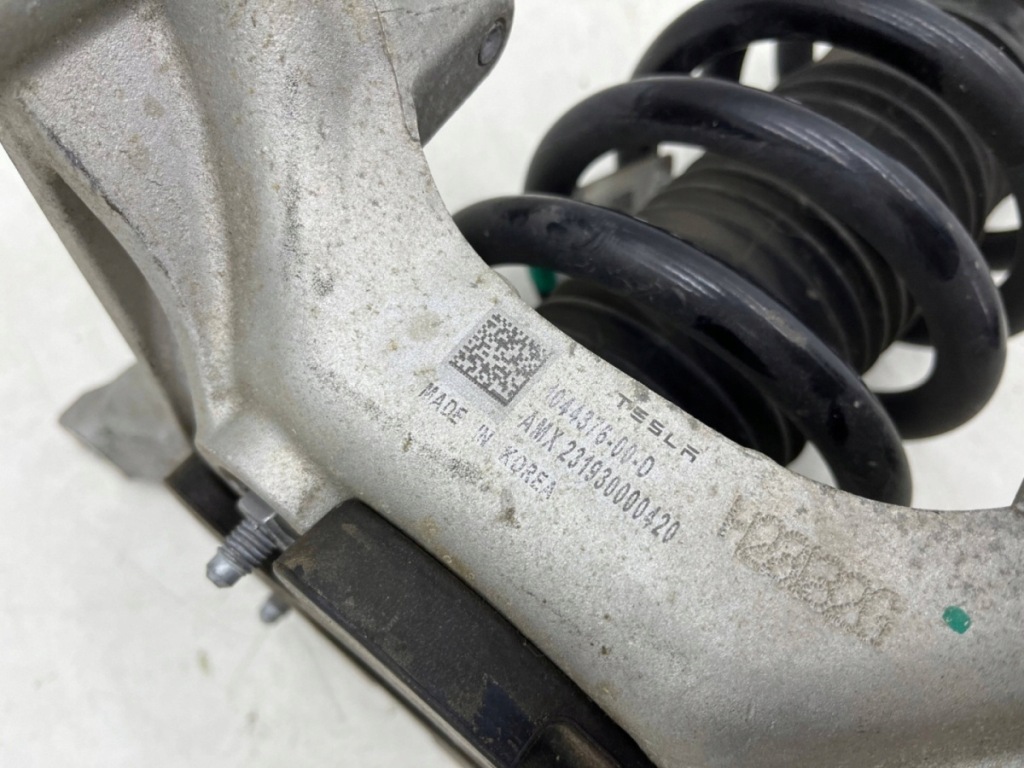 Амортизатор tesla model y 20r.- правый передний амортизационная стойка пружина кронштейн с Разборки