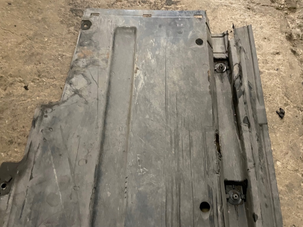 Audi a4 b8 a5 захист плита підлога підвіска ліва Ціна