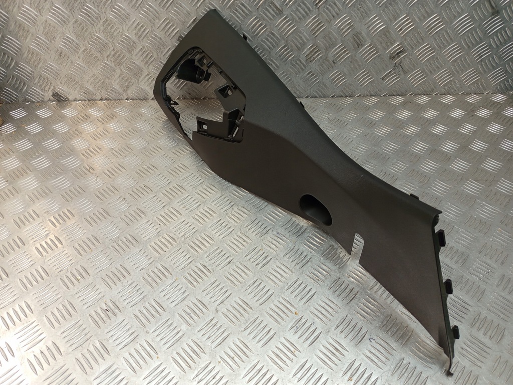 фото №1, Renault clio v накладка защита стойка правый задняя 769174551r