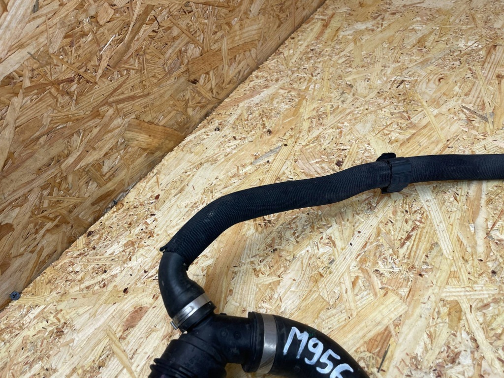 Патрубок труба шланг води bmw f39 f40 f45 f46 f48 f55 f56 f57 7645520 9367387 Доставка