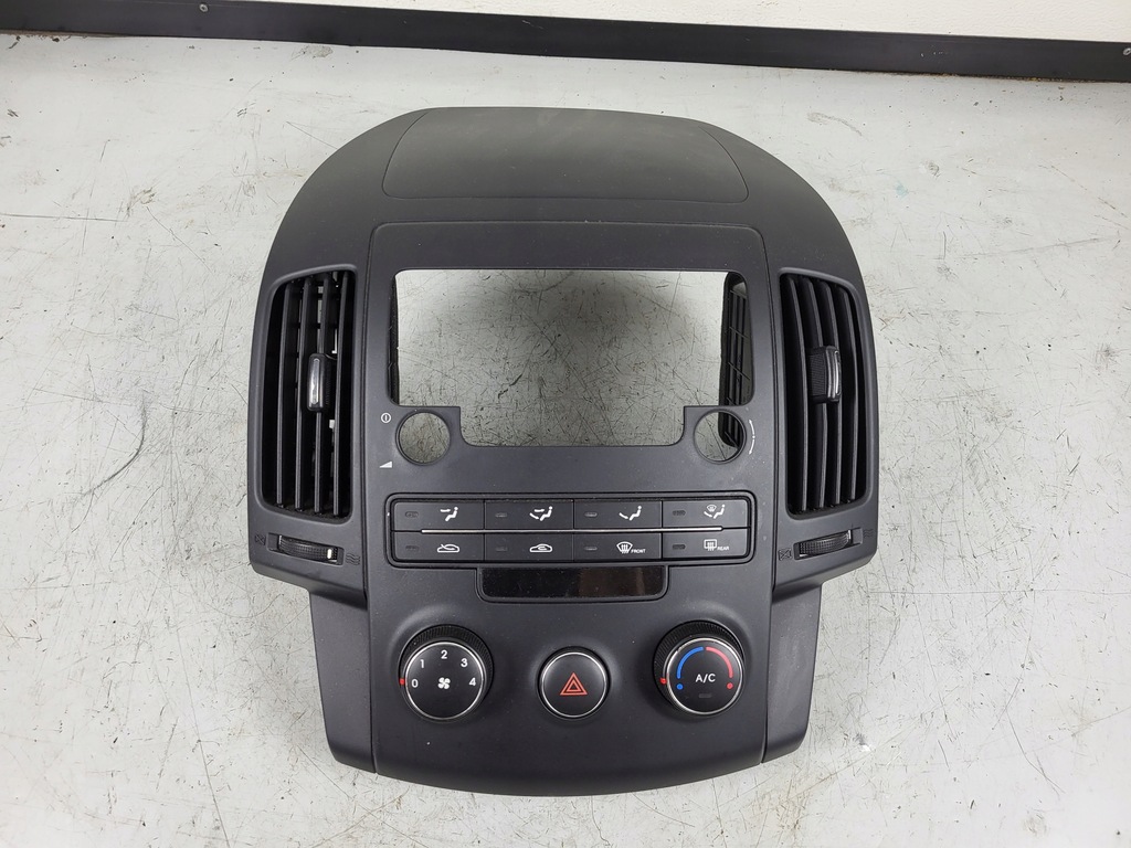фото №1, Hyundai i30 10r панель кондиционера рамка радио решётка обдув 97250-2l150