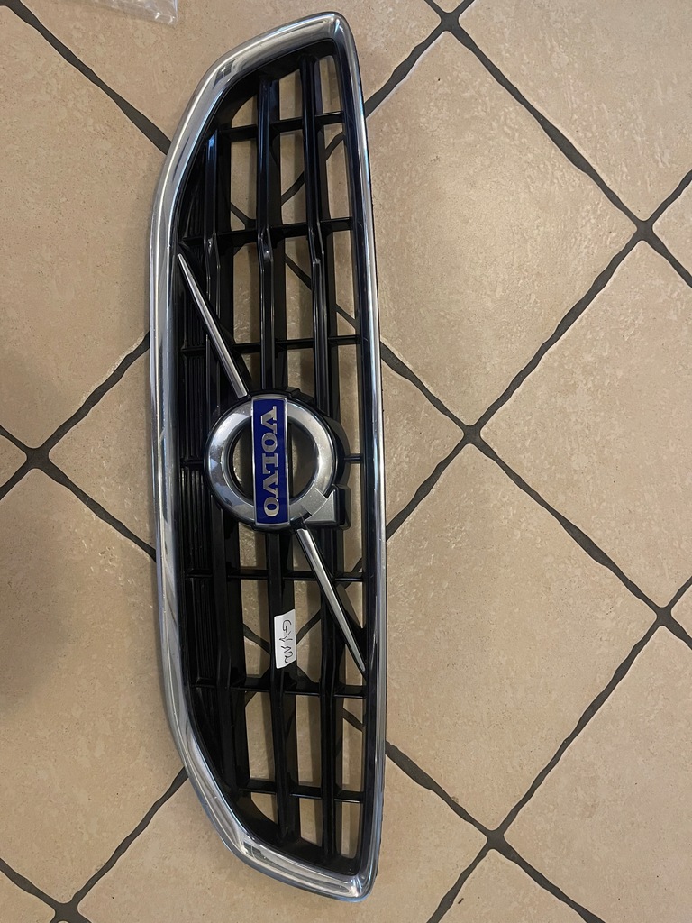 фото №1, Volvo v40 решётка радиатора решётка радиатора оригинал