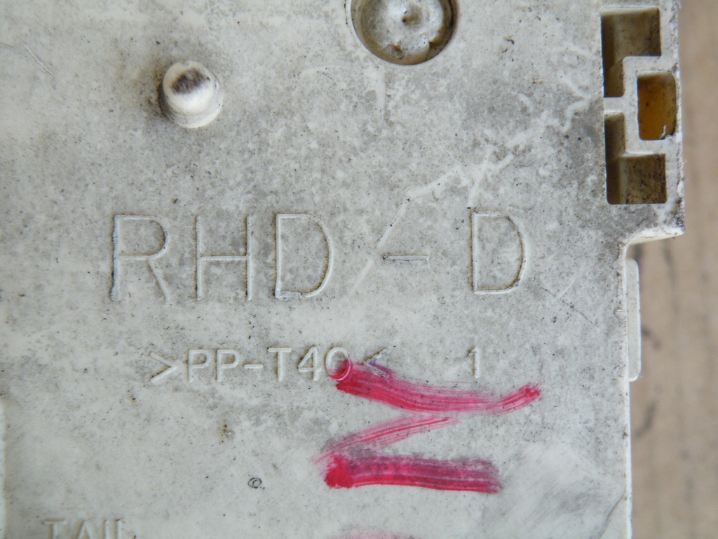 фото №11, Lexus is-200 is200 2.0 коробка предохранителей 89221-53050