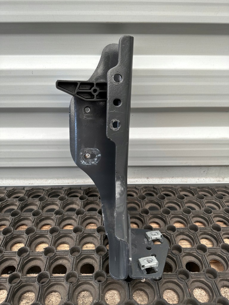 фото №1, Actros mp4 кронштейн кронштейн подножка a9606607541