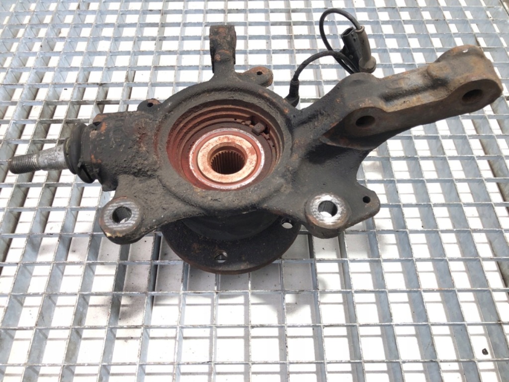 Поворотний кулак ліва перед renault master 3 2.3 163km Ціна