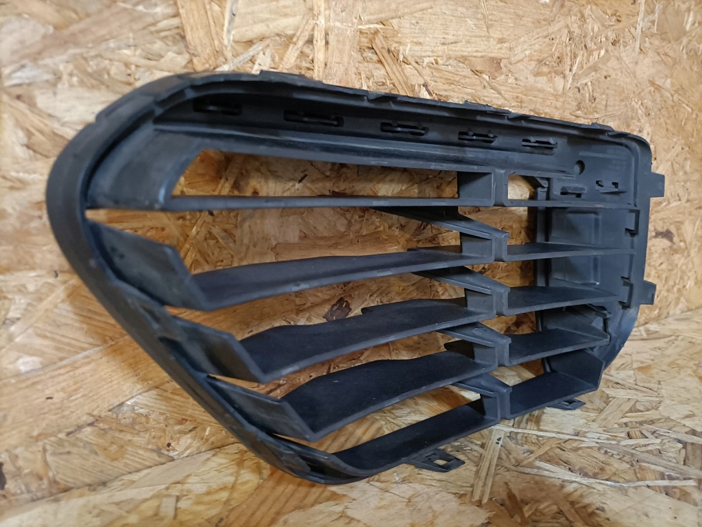 Bmw x1 f48 решётка бампера правый  перед 51117354778 с Разборки