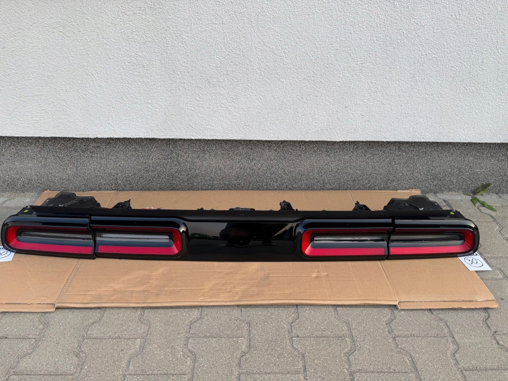 фото №1, Dodge challenger накладка задние лампы 2022+ idealne