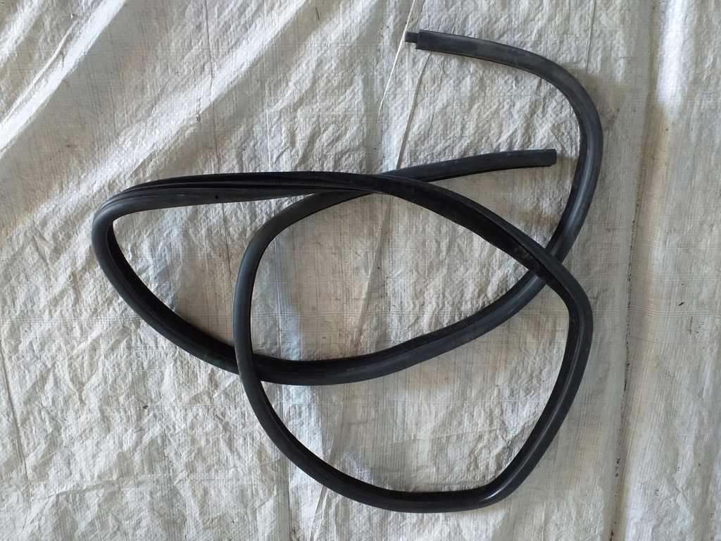 фото №1, Bmw 3 e90 e91 прокладка двері задня 7119966