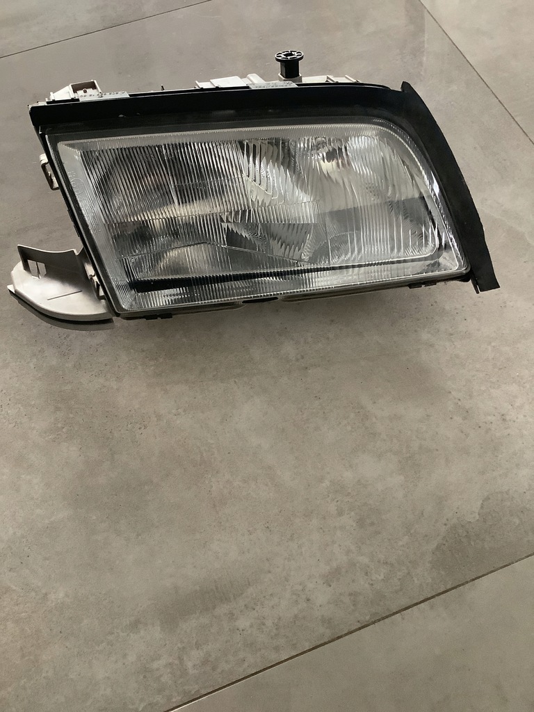 фото №1, Mercedes w202 лампа передняя ксенон c43 amg