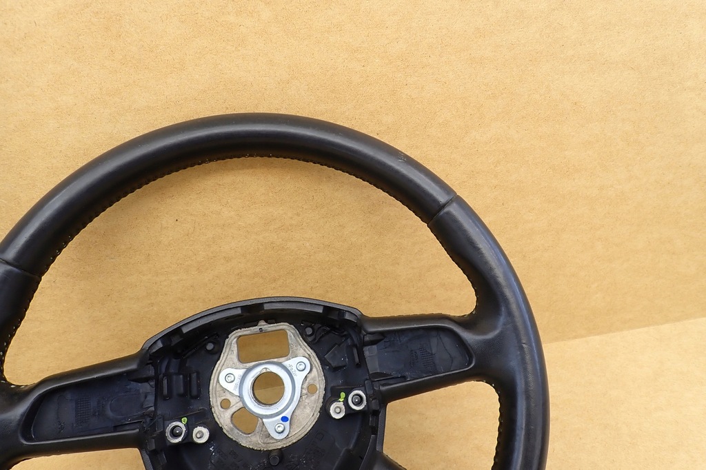 фото №6, Воздуховод audi a3 8p 8p0 q5 8r 8r0 кожа мультифункция 8p0124a