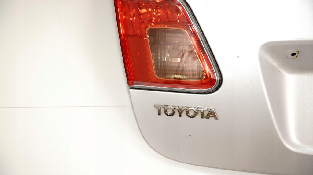 Купити Кришка багажника багажника toyota avensis t27 09-11r седан 1f7
