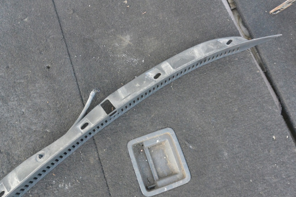 фото №8, Молдинг решётка капот омывателя kpl volvo s60 v60 ii