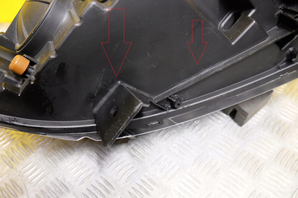 фото №14, Dodge charger 2015- фара лампа обычная линзованная с led левая usa