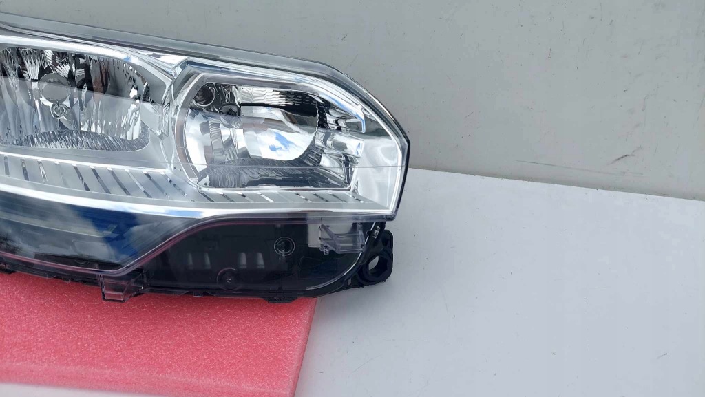 Citroen c5 3 x7 фара правый  перед передняя обычная + led новая оригинальный номер 3084 Недорого