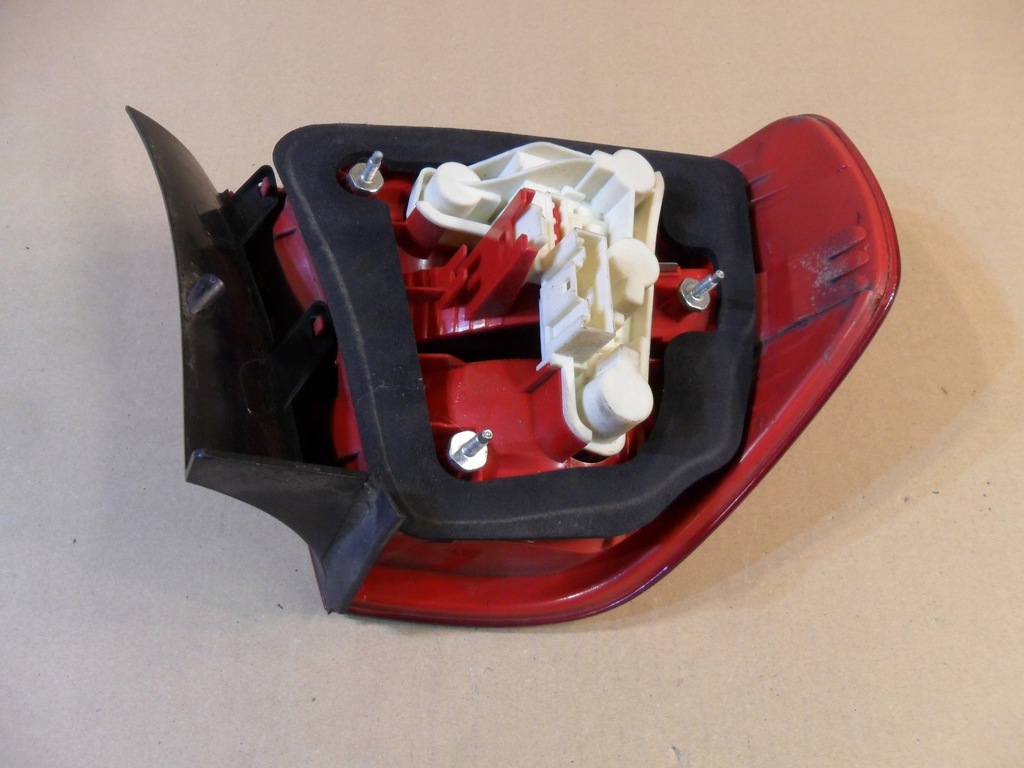 фото №14, Bmw 3 e90 sedan 6937458 led лампа права задня задня