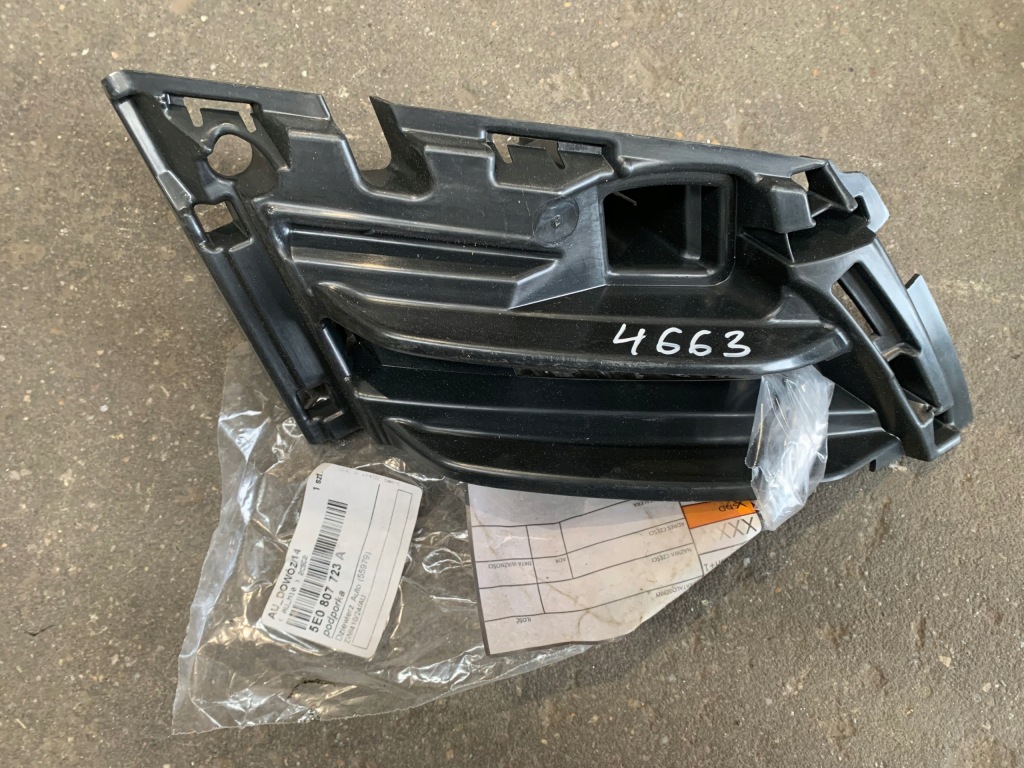 фото №1, Skoda octavia iii кронштейн решетка новый оригинал 5e0807723a