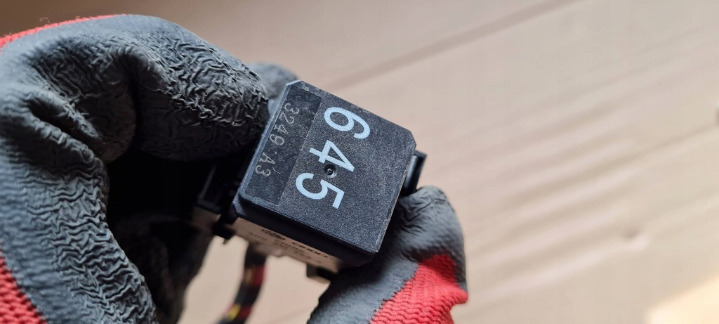 фото №10, A4 b8 s4 реле штекер тока мощности 4h0951253a a6 c7 4g a7 q5 a5