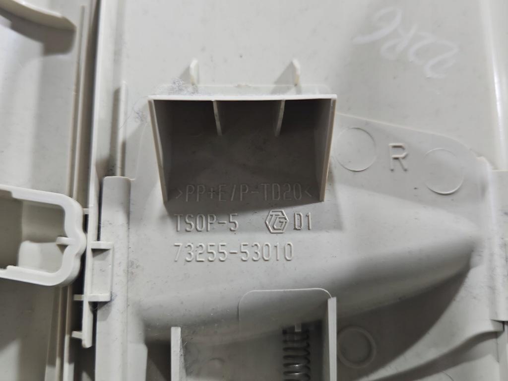 Защита стойка заглушка пластик lexus ct 10-22 73023-53020 73135-53030 с Разборки