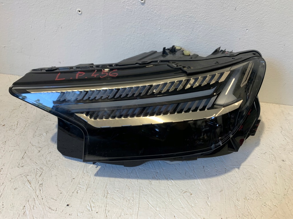 фото №1, Audi q4 e-tron лампа перед левая matrix