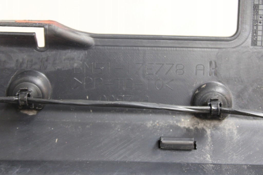 Накладка верхній поперечина підсилювач решітка  ford focus mk3 2010r- bm51-17e778-ah Зі Шроту