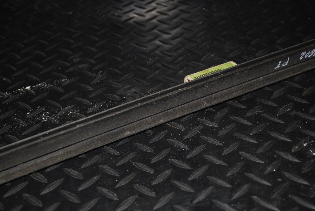 фото №10, Audi a8 d2 молдинг уплотнитель правый задняя хром