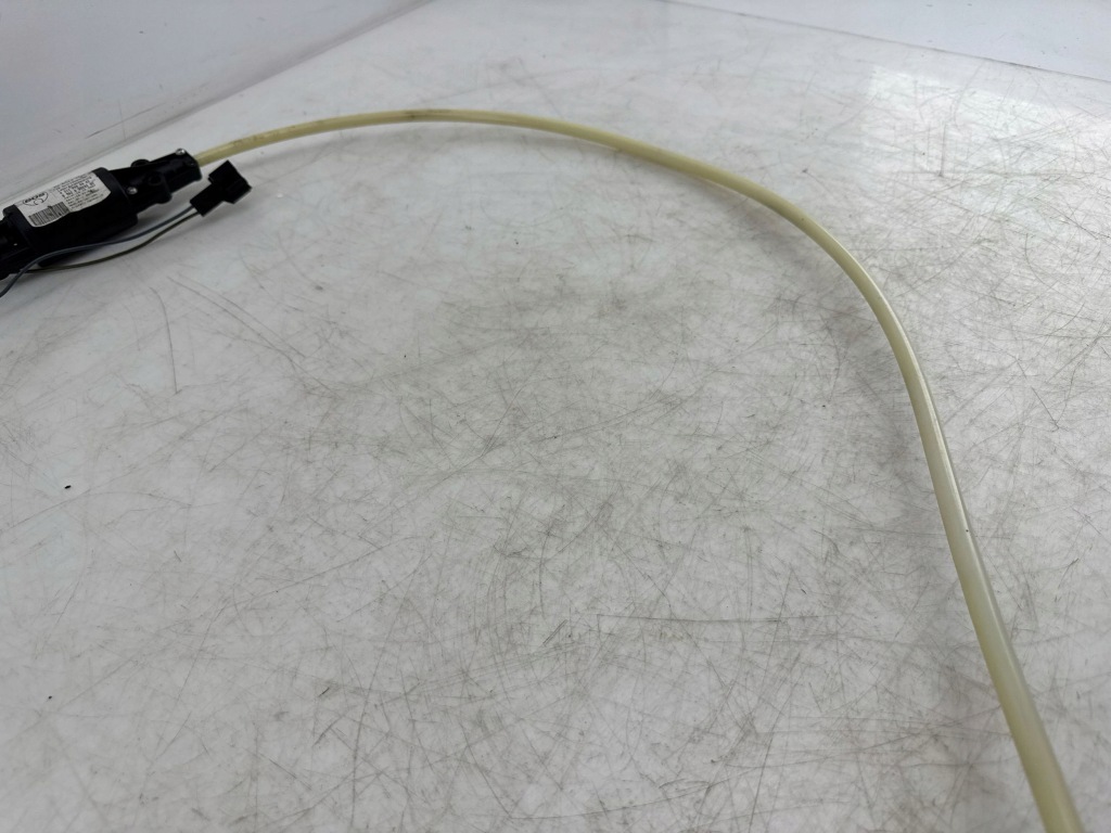 фото №12, Mercedes-benz e w211 2007 моторчик шторки безпеки скло задній