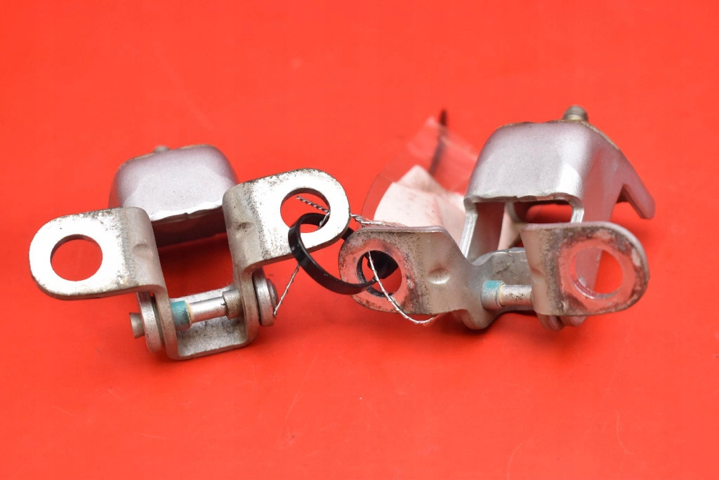 Петля петлі кришки 573420/841098 citroen c4 2 2 5d hb 10-17 в Україні