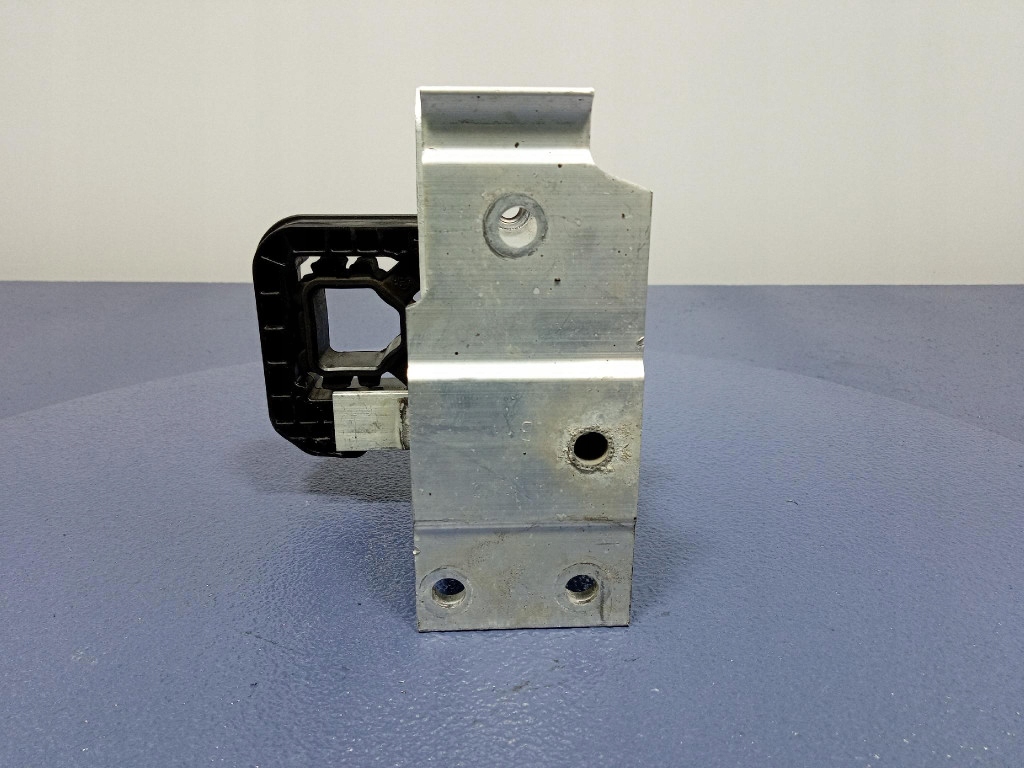 фото №5, Bmw x7 g07 кронштейн кронштейн радіатора праве 7421636