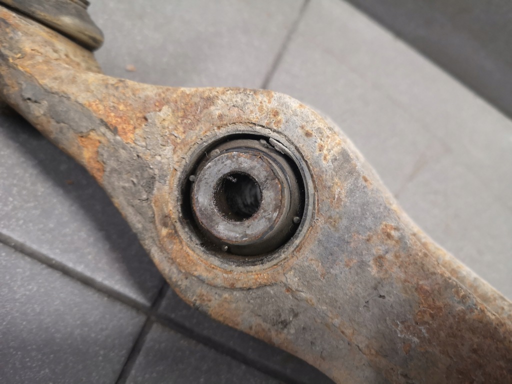 фото №4, Важіль правий перед vw touareg 7l0407154b