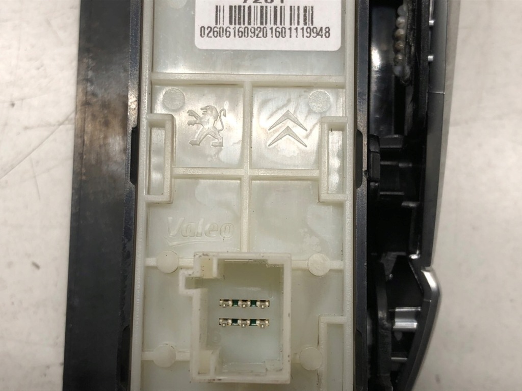 фото №4, Рамка радио peugeot 208 12-22