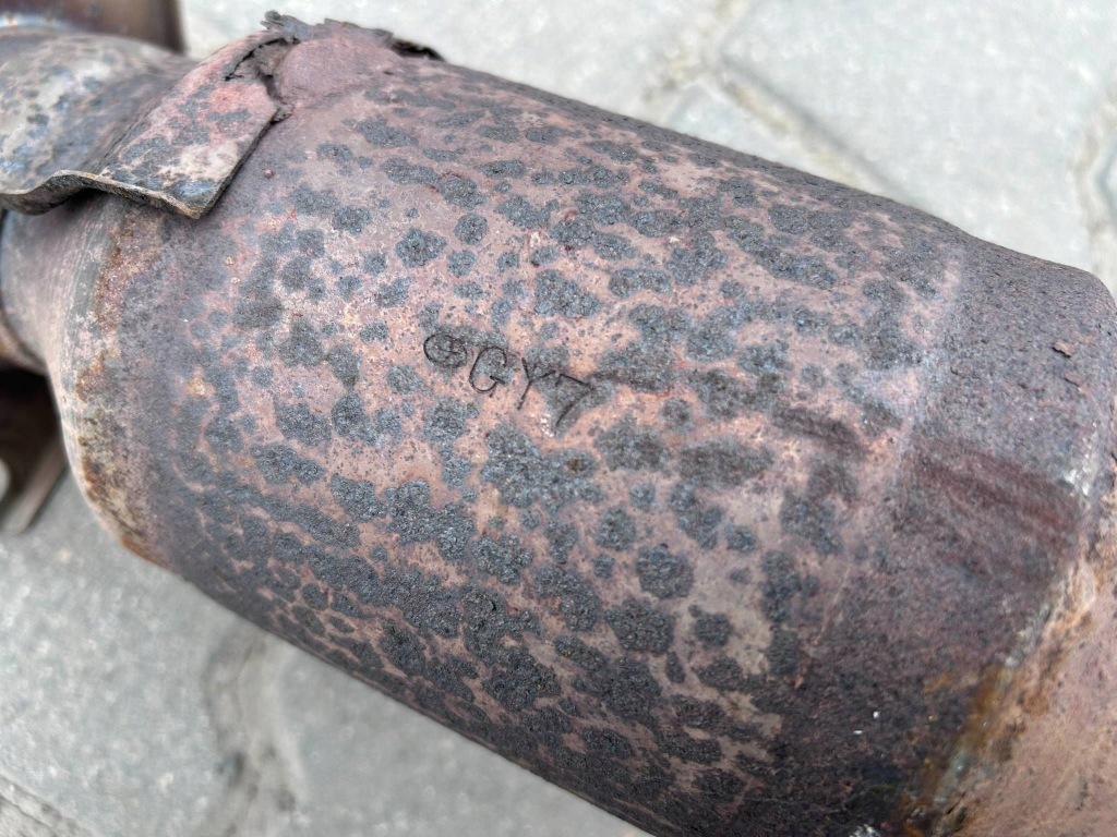 Avensis t27 1.6 1.8 2.0 b каталізатор гасник середній gy7 Доставка