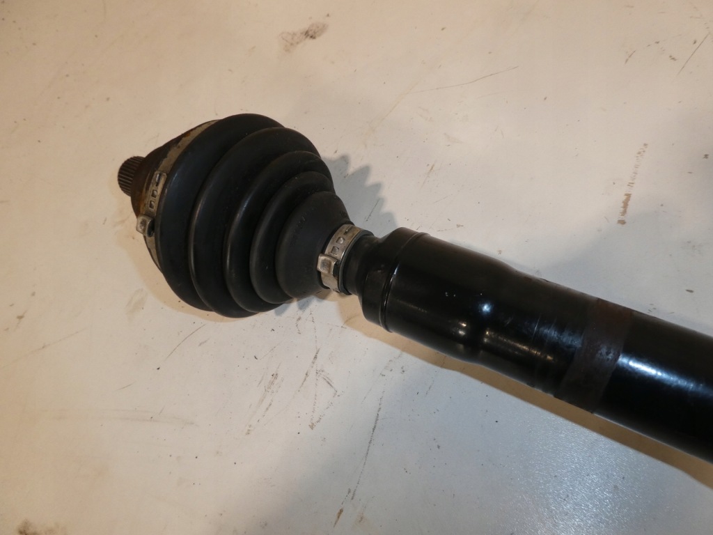 Привідний вал праві перед audi seat skoda 1k0407272re в Україні