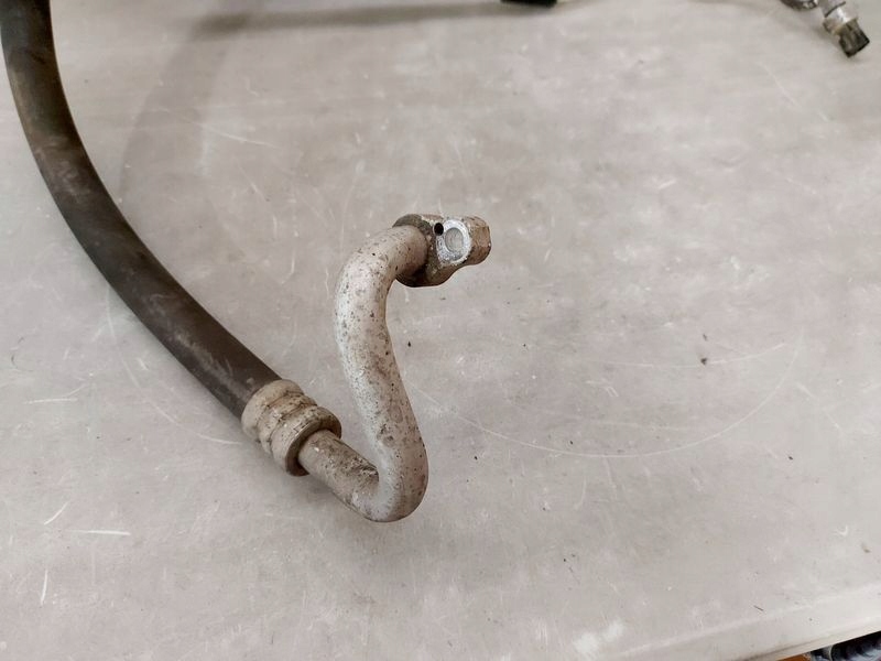 фото №4, Carens iv 1.7 crdi шланг кондиціонера wąż трубка