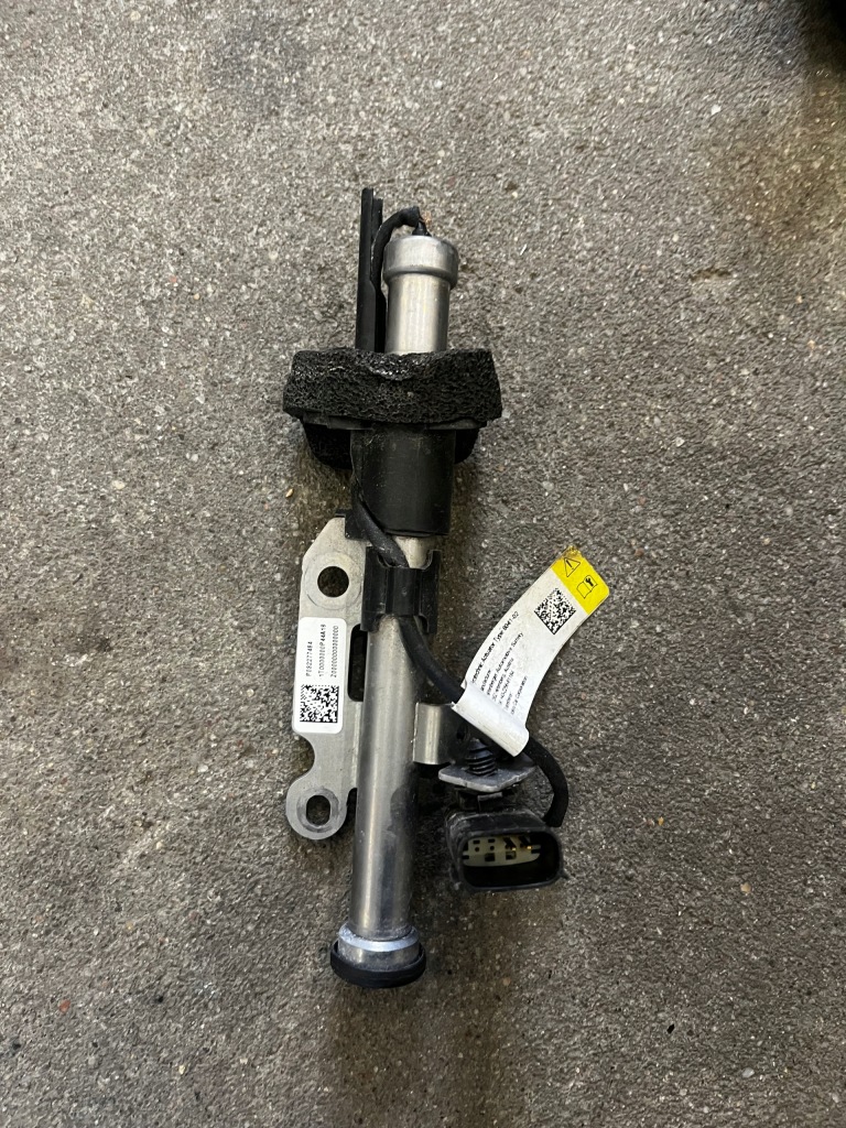 фото №1, Volvo v60 s60 ii 18-22r патрон капот левый 32277484