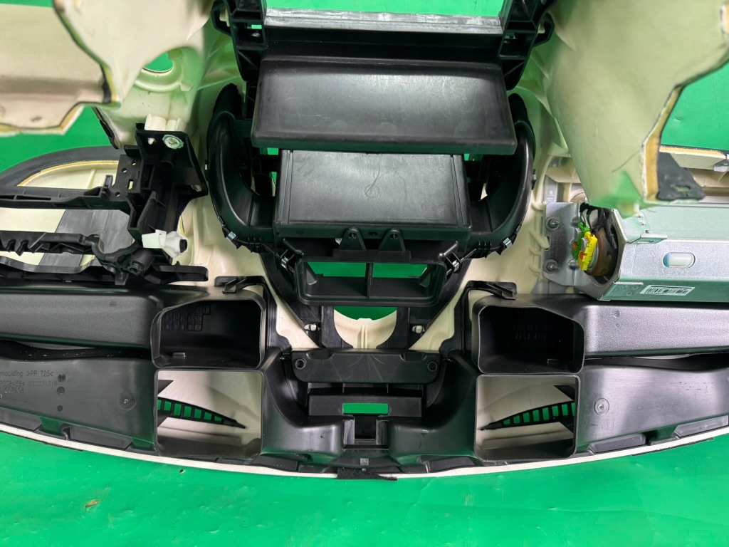 Панель приладів приладова панель приладів подушка подушка безпеки mercedes slk 2 r171 04-11 європа Недорого