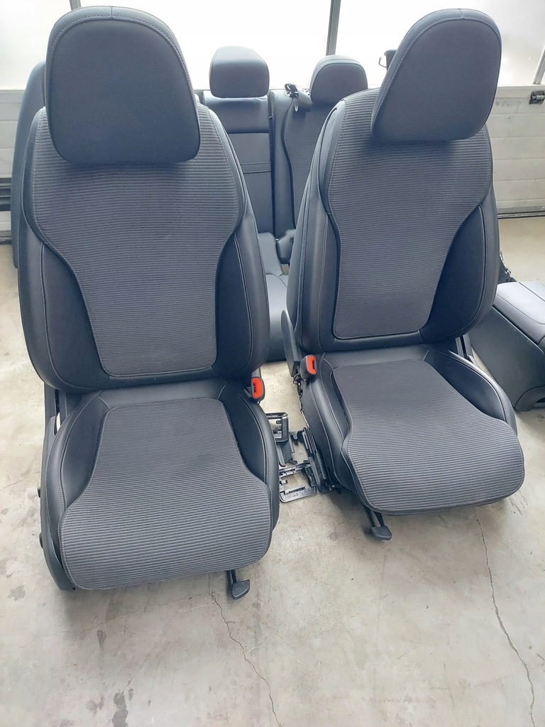 фото №5, Середина сидіння обшивки mercedes c w206 sedan